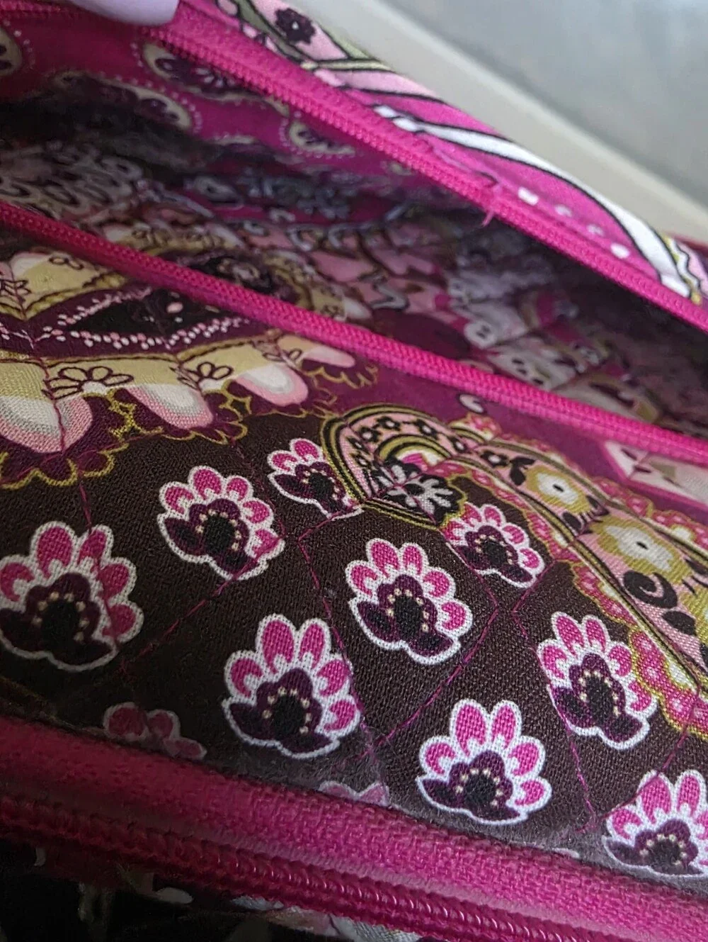 Very Berry Paisley Vera Bradley Quilted Cotton Hard Shell Laptop Messenger Bag